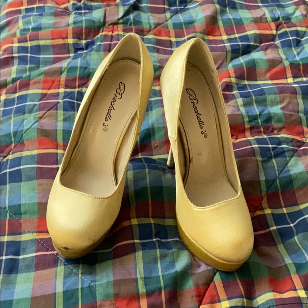 Gild silk heels US 6